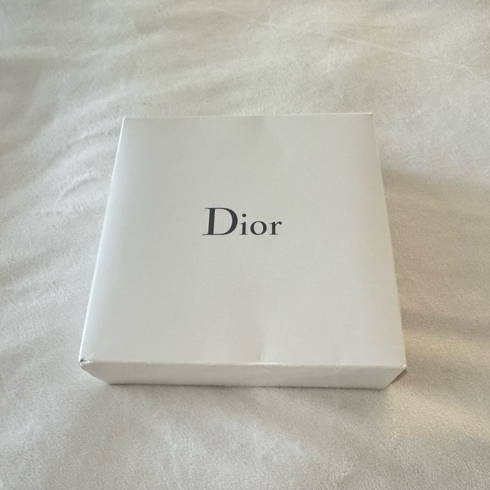 DIOR | Soft Pink Zip Pouch - Picture 7 of 7